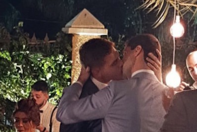 Jornalistas da TV Globo, Erick Rianelli e Pedro Figueiredo se casam com grande festa no Rio