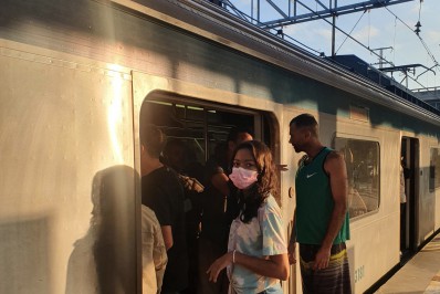 Mobilização de adolescentes faz Supervia retornar com trens expressos