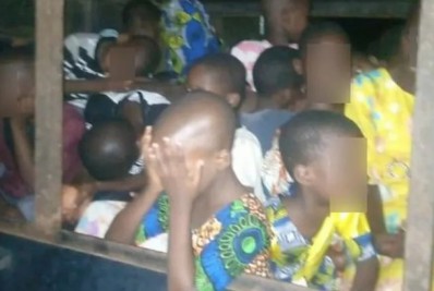 Polícia nigeriana resgata 77 pessoas trancadas em igreja por pastor