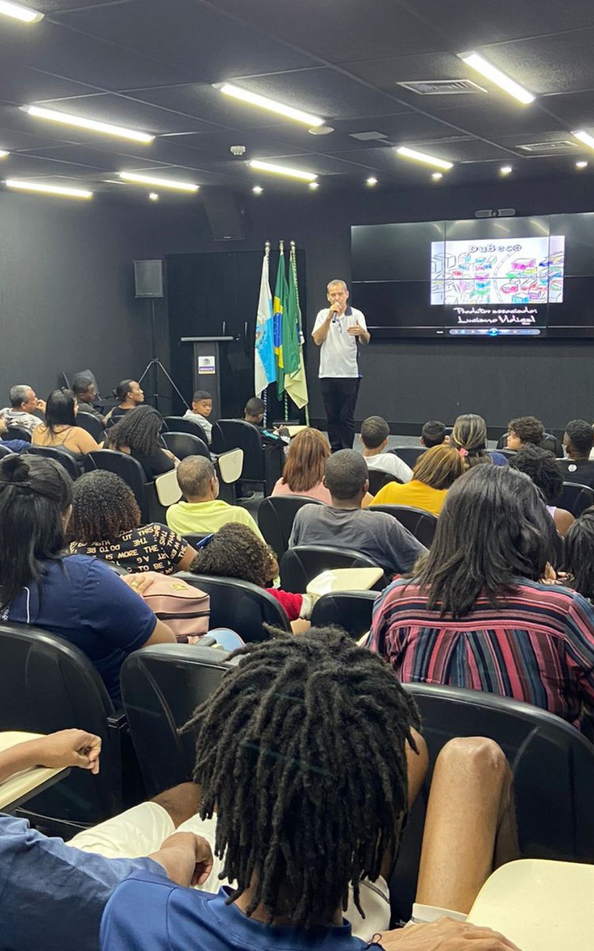 Usu&aacute;rios dos equipamentos de Assist&ecirc;ncia Social assistiram a tr&ecirc;s document&aacute;rios no Audit&oacute;rio Zelito Viana