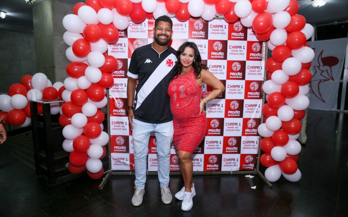 Viviane Ara&uacute;jo e o marido prestigiam evento do Salgueiro
