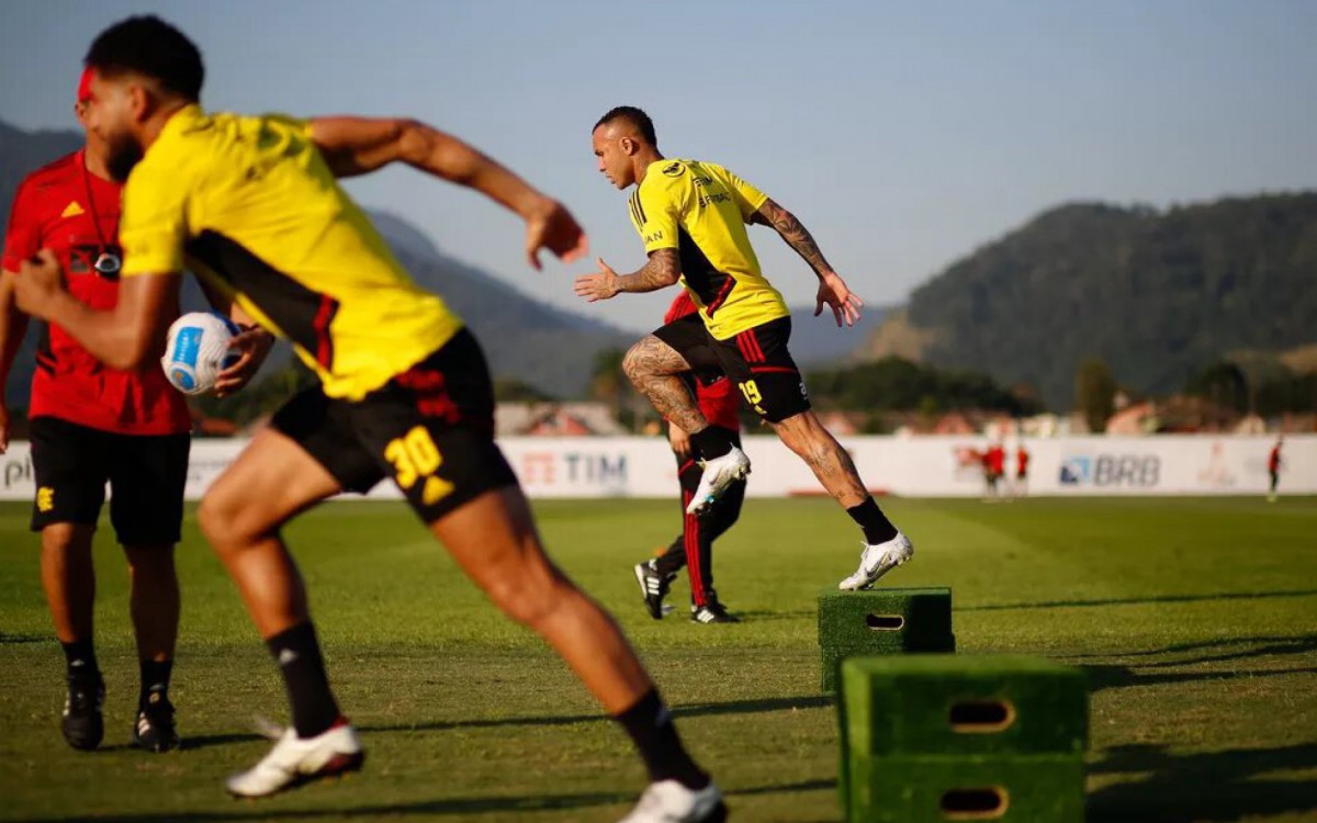 Everton Cebolinha treina com time principal do Flamengo - Foto: Gilvan de Souza/Flamengo