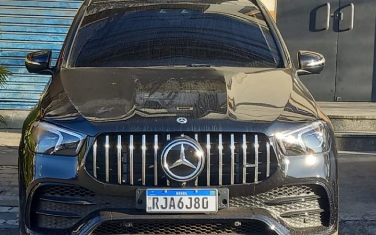 Carro do jogador Felipe Melo foi recuperado na zona norte do Rio