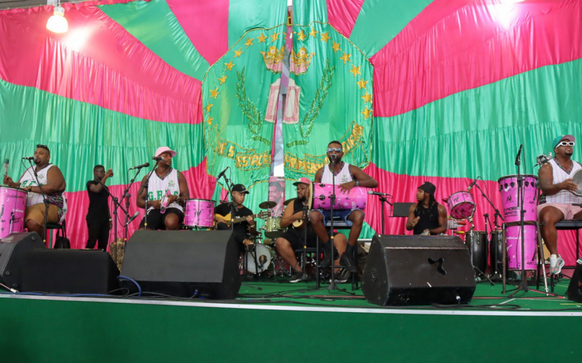 Mangueira far&aacute; feijoada para apresentar equipe para o Carnaval 2023