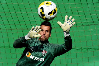 Fábio, do Fluminense, celebra número de jogos sem sofrer gols no Campeonato Brasileiro