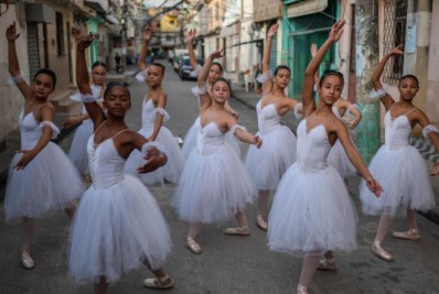Alunos temem que escola de balé de Manguinhos feche: 'é minha segunda casa'