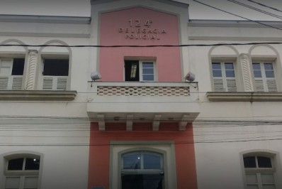 PM cumpre mandado de prisão contra homem apontado como chefe do tráfico em comunidade de Saquarema