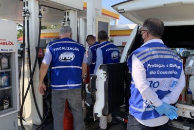Procon faz fiscalização em postos de combustíveis no Rio