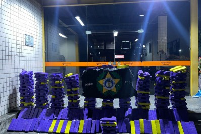 Polícia apreende mais de meia tonelada de maconha em caminhão na Dutra