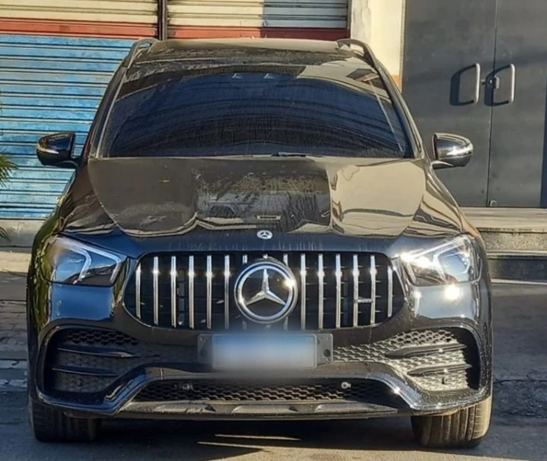 Carro do jogador Felipe Melo foi recuperado na zona norte do Rio - Reprodução/Rede Social