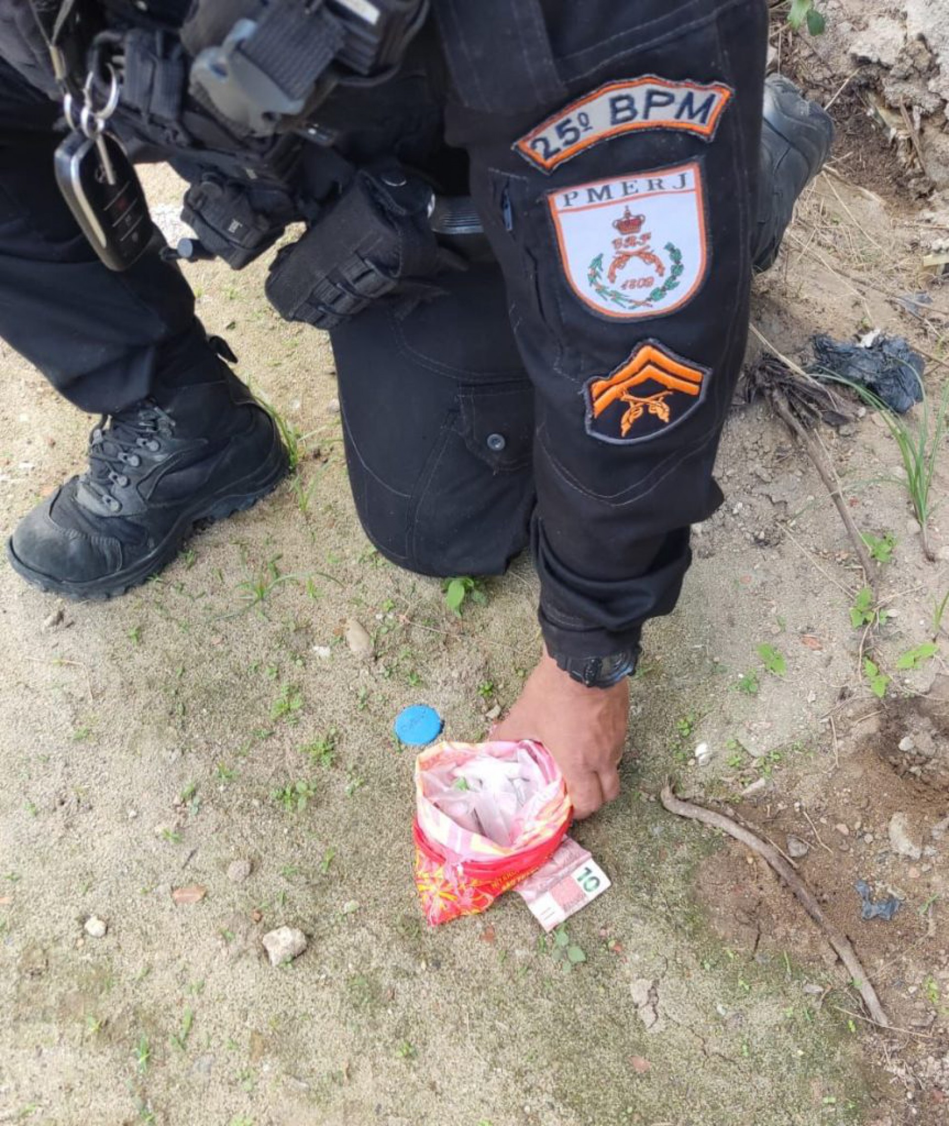 No somatório de todas as ações, foram apreendidas 909 cápsulas de cocaína, entre outras drogas - Divulgação