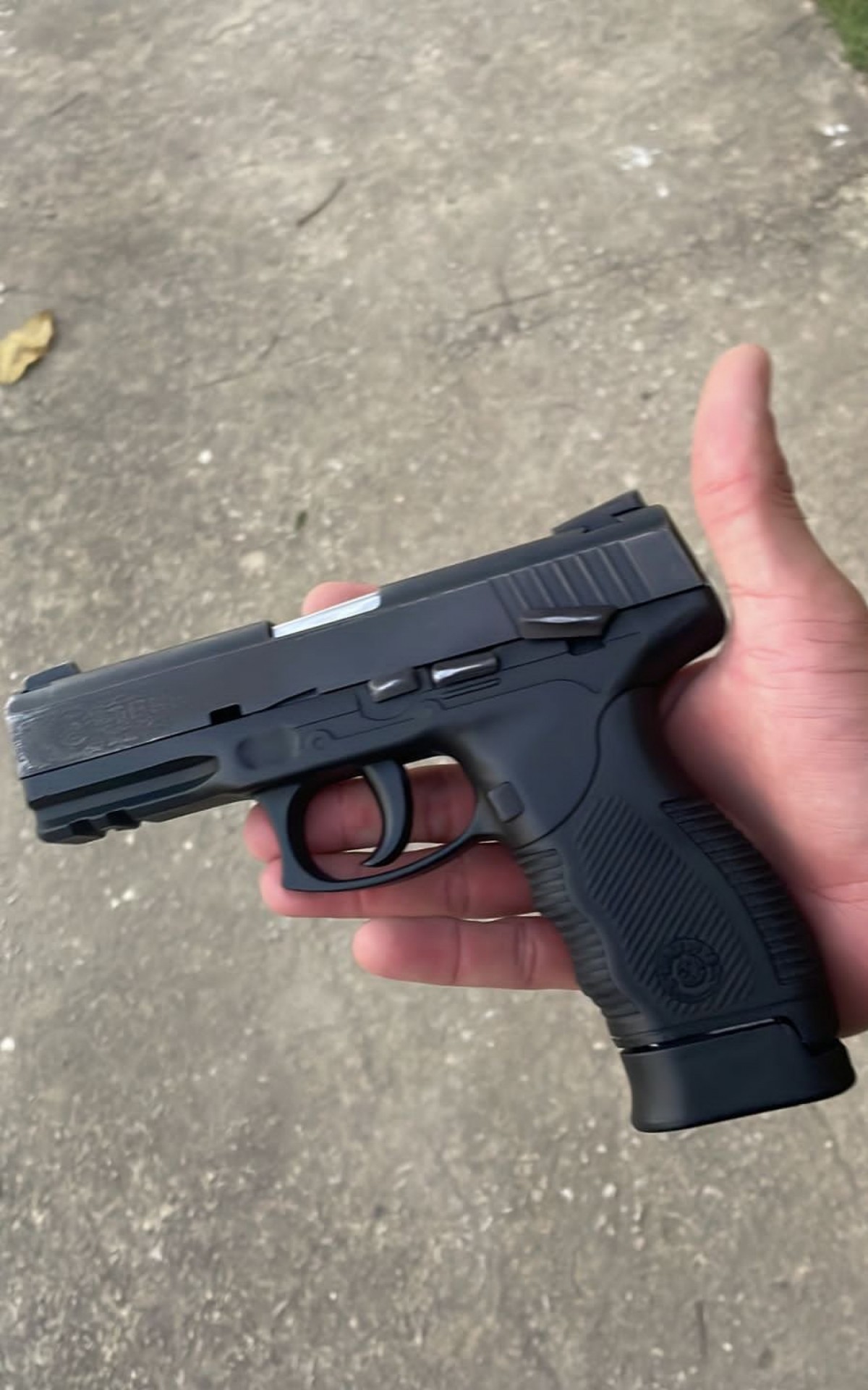 Uma pistola foi apreendida com o miliciano