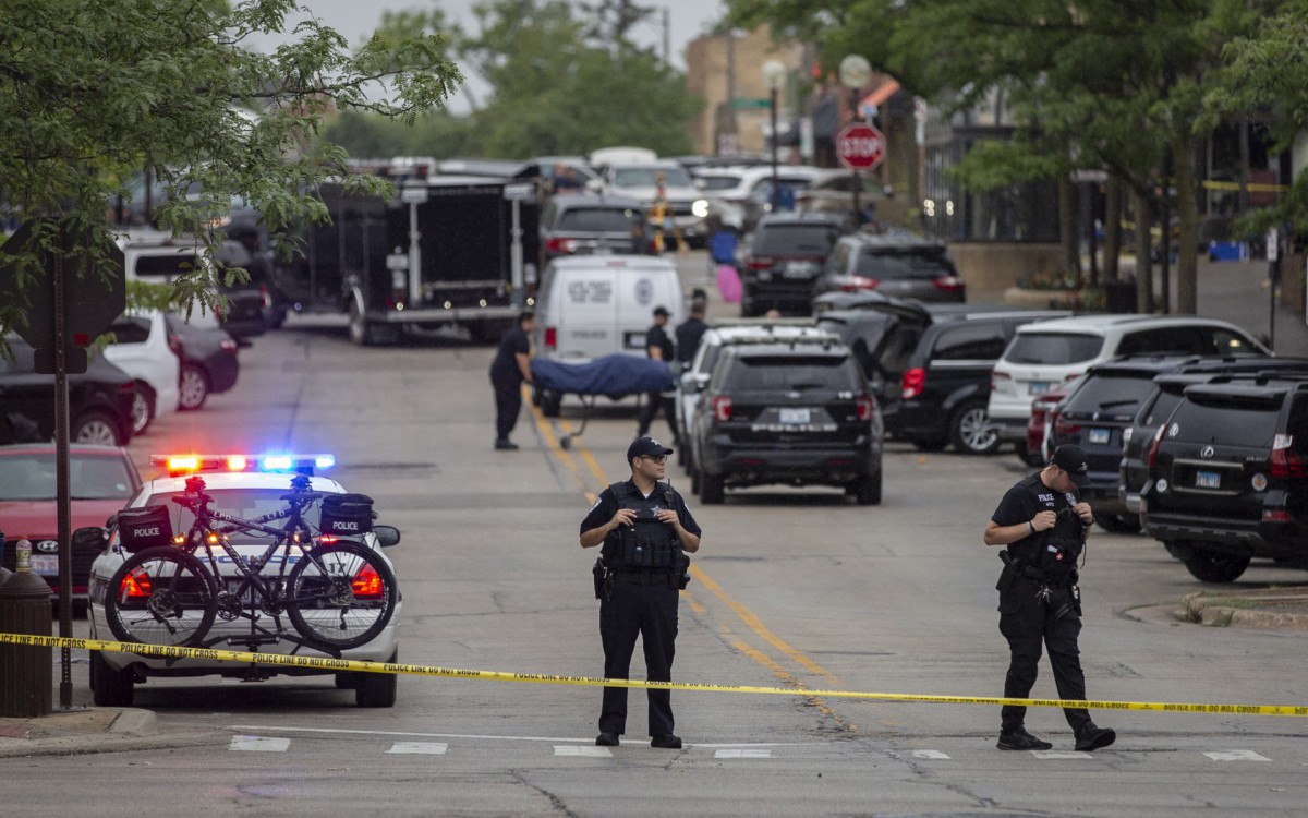 Policiais após tiroteio em massa durante o desfile de 4 de Julho - Jim Vondruska / GETTY IMAGES NORTH AMERICA / Getty Images via AFP