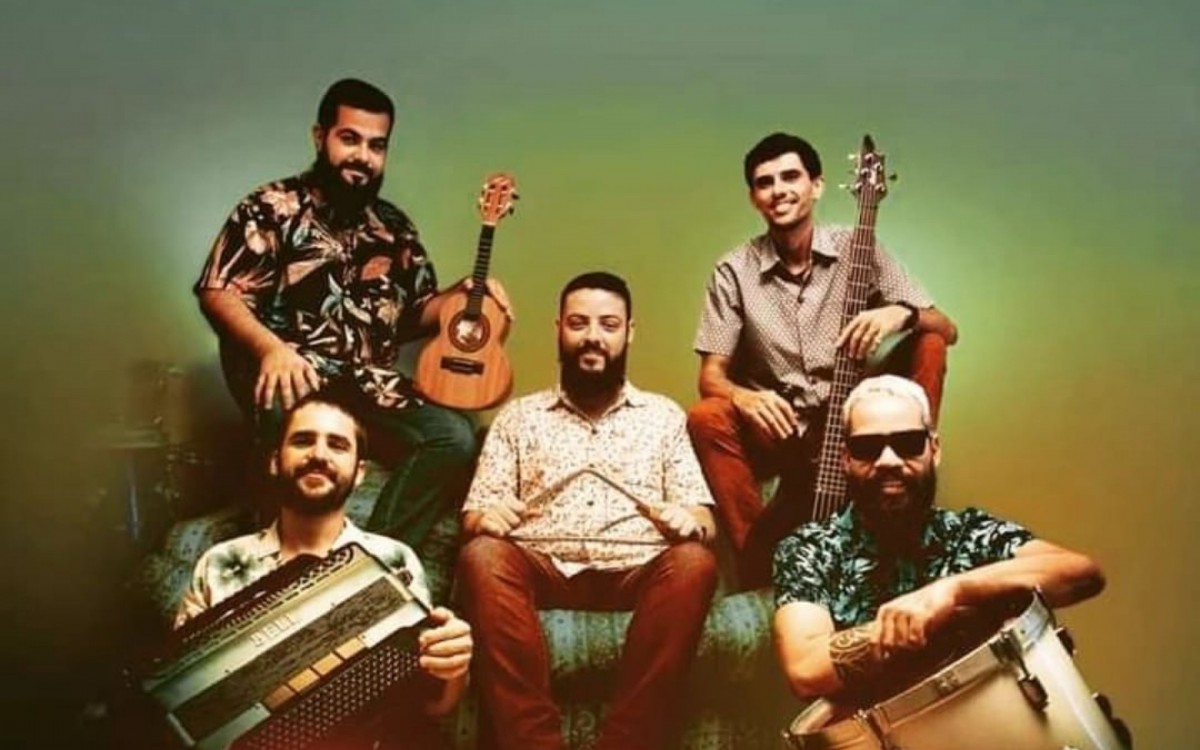 Encerrando a programa&ccedil;&atilde;o do "Arrai&aacute; Viver Quissam&atilde;", no domingo (10) &agrave;s 22h, a Banda Lampar&atilde;o promete esquentar o p&uacute;blico quissamaense com o tradicional forr&oacute; p&eacute; de serra