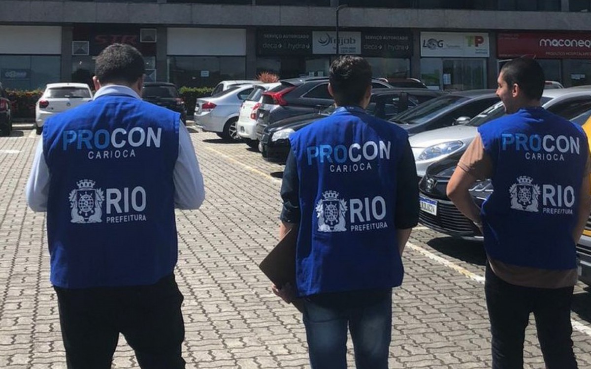 Procon Carioca fiscaliza farm&aacute;cias, bancos e supermercados e notifica os estabelecimentos por desrespeitos ao C&oacute;digo do Consumidor