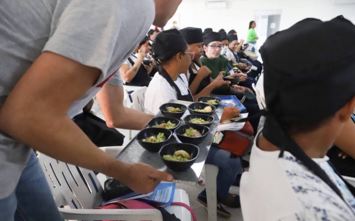 Merendeiros da rede municipal de S&atilde;o Jo&atilde;o de Meriti 