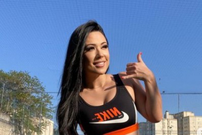 Musa das Embaixadinhas concorre a prêmio ao lado de Gabigol, Neymar e Luva de Pedreiro