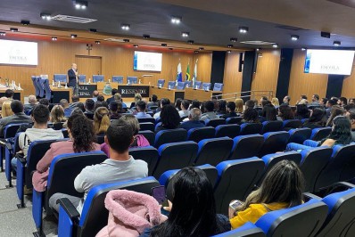 Audiência Pública discute falta de cuidador e mediador para alunos com deficiência