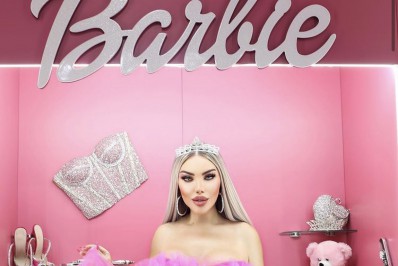 Jessica Alves surge como Barbie em ensaio fotográfico