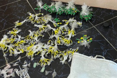 Quarteto é preso com arma, munições e drogas em São Pedro da Aldeia