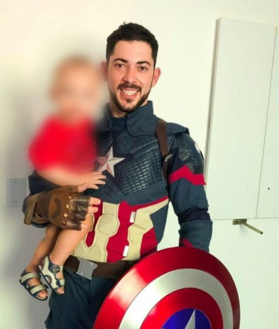 Emerson Lopes Bucker Martins, de 30 anos, era conhecido por se vestir de super-heróis em São Gonçalo - Reprodução/Redes sociais