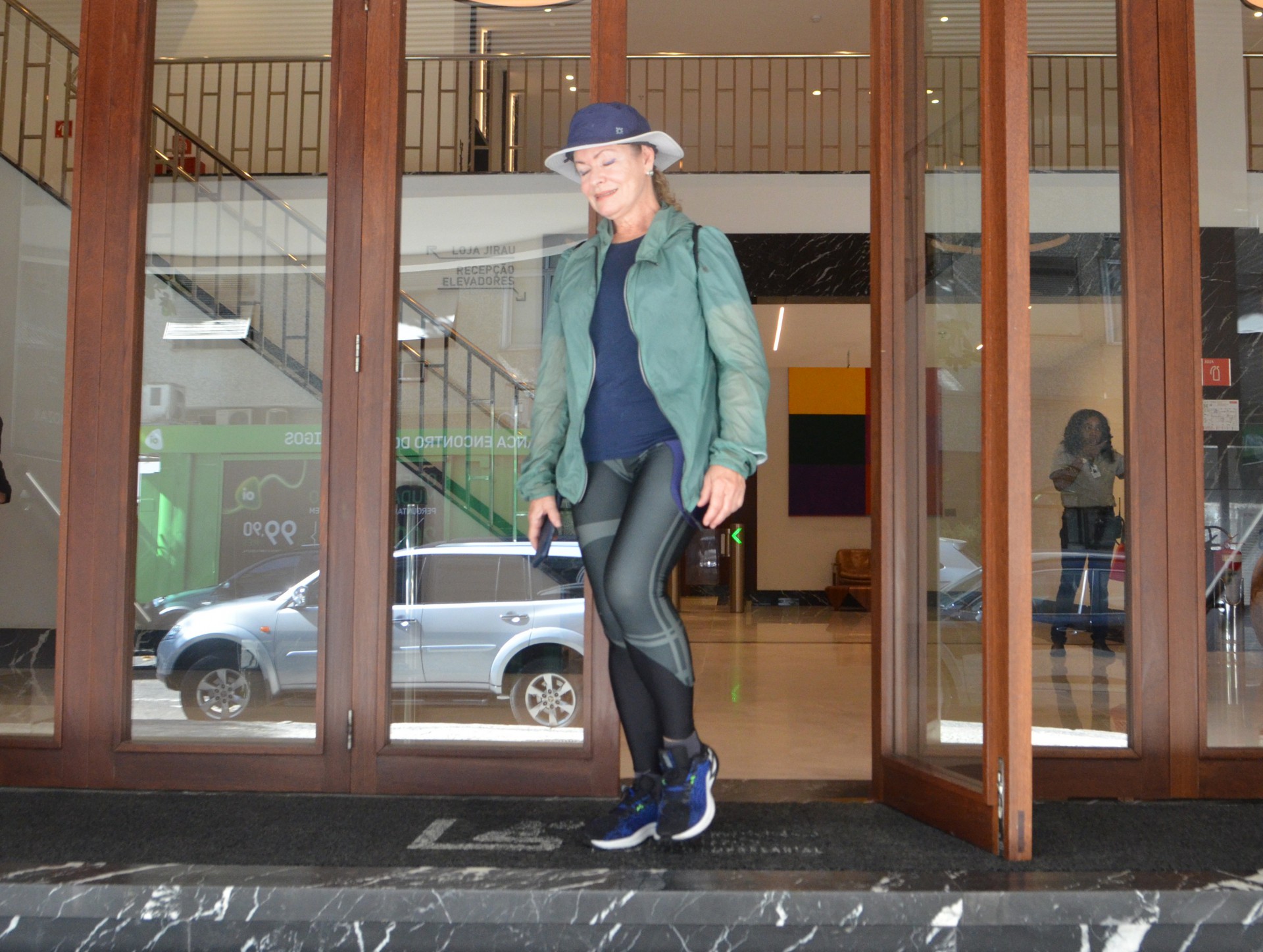 F&atilde; de cinemas de rua, Iza Firteman comemora a reabertura do espa&ccedil;o - Sandro Vox / Ag&ecirc;ncia O Dia 