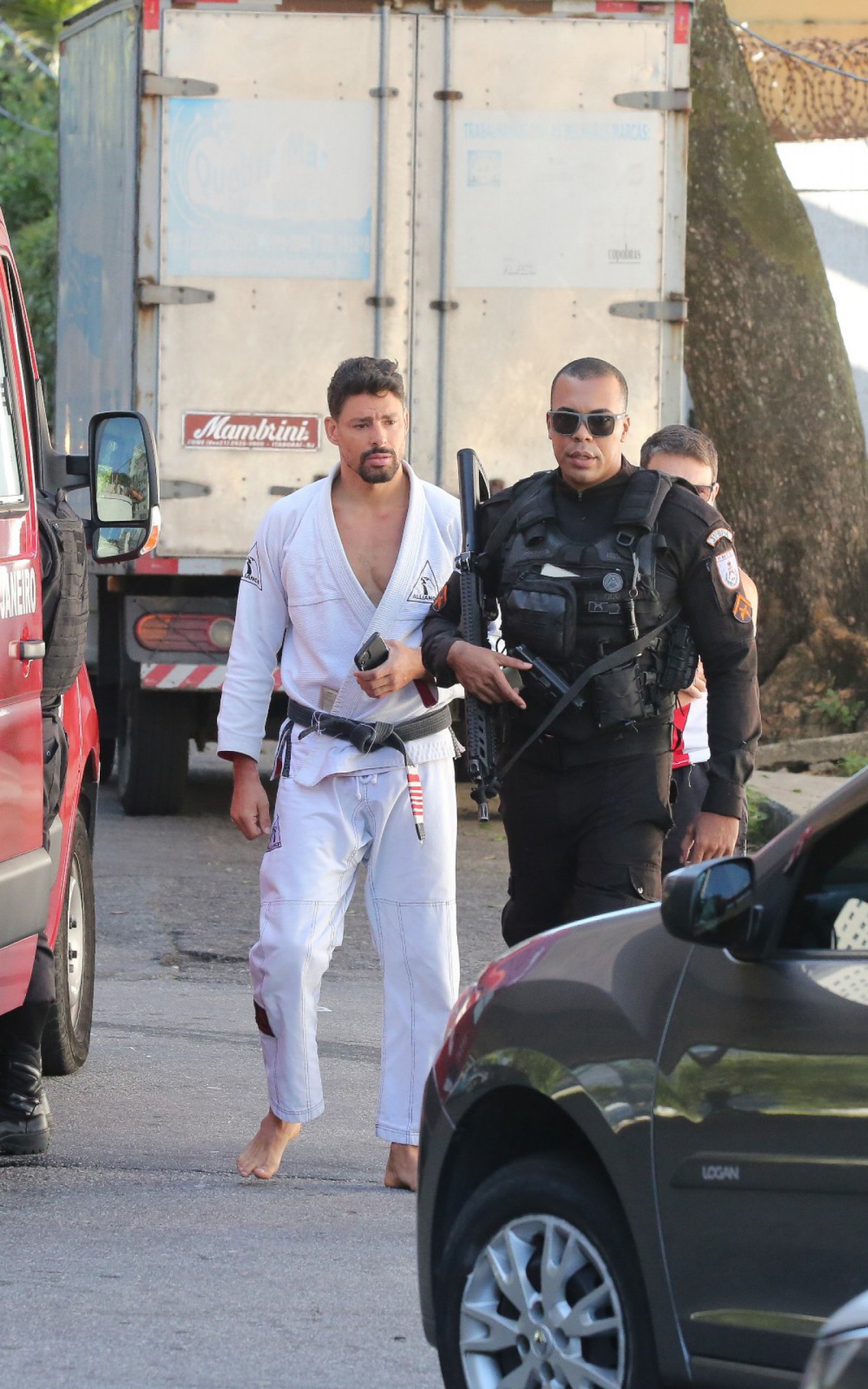  Cau&atilde; Reymond se envolve em acidente de tr&acirc;nsito na Barra da Tijuca