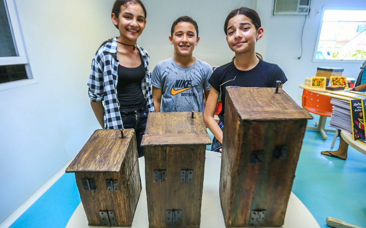 Rita Lorena, Paulo Gabriel e Isabella Helena fizeram juntos o trabalho de oficina
