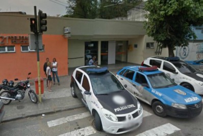 Polícia prende mulher acusada de cortar o pênis do filho adotivo em 2015