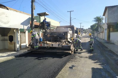 Prefeitura de Saquarema realiza pavimentação de rua em Bacaxá
