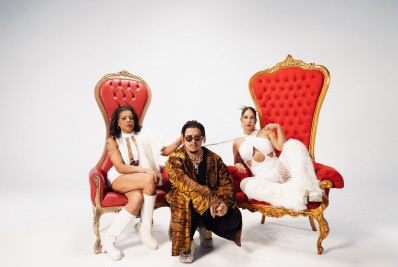 Valesca Popozuda une forças com Tati Quebra Barraco em novo single: 'São novos tempos'