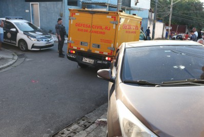 Perseguição policial na Pavuna termina com dois criminosos mortos e um preso; moradores relatam terror