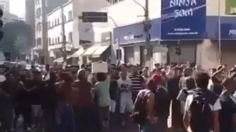 Estabelecimentos do Centro de São Paulo são saqueados após dispersão na cracolândia 