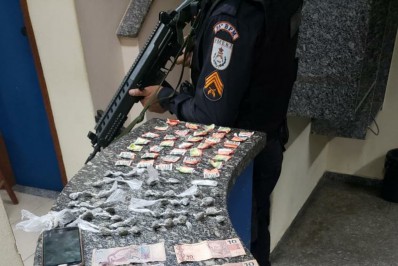 Policiais prendem três homens com drogas em Santo Antônio de Pádua