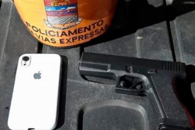 Homem é preso com celular roubado e arma de brinquedo em São João de Meriti
