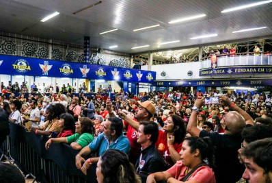 Pré-candidatos fazem festa em evento de Lula com o mundo do samba