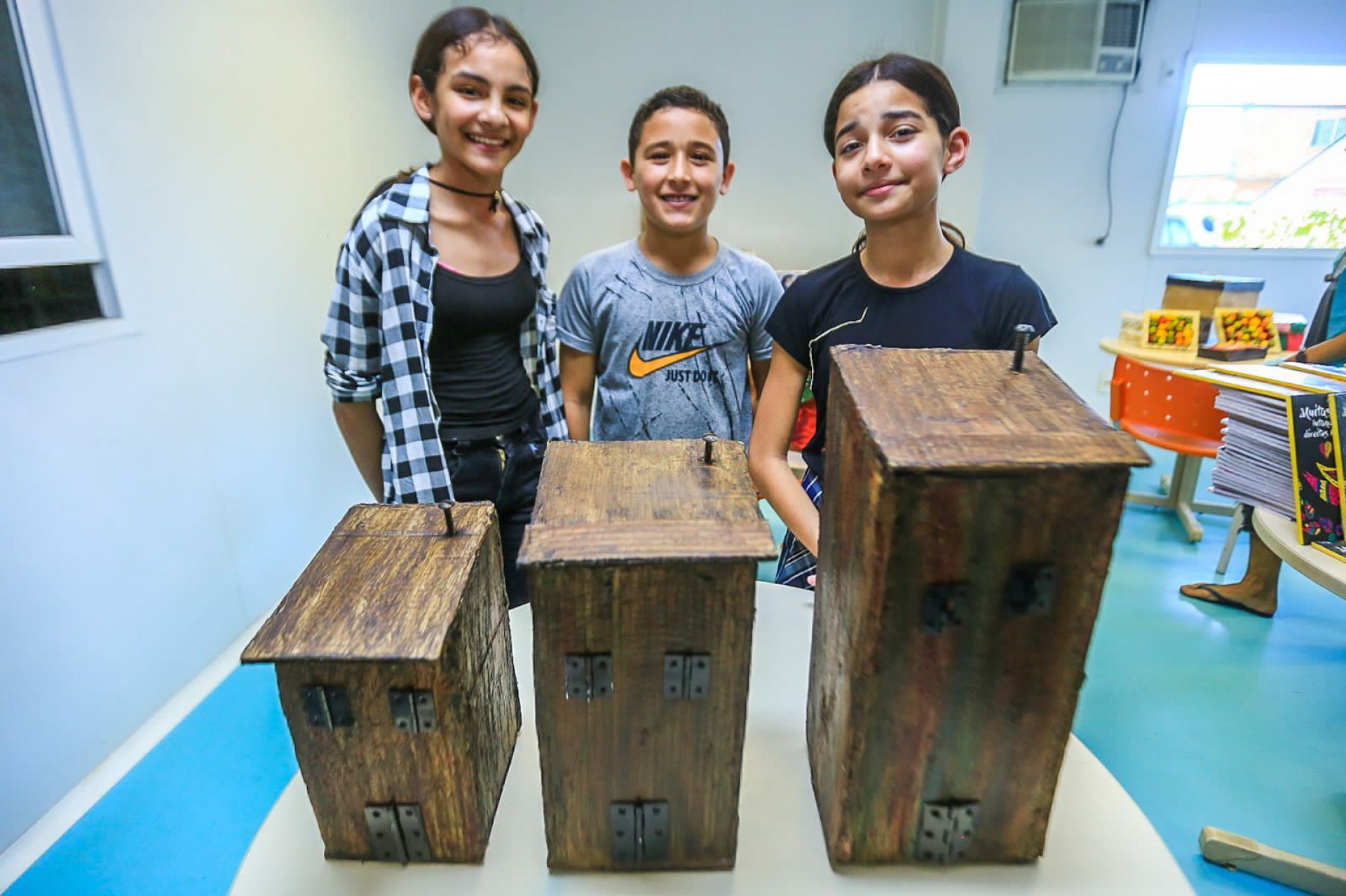 Rita Lorena, Paulo Gabriel e Isabella Helena fizeram juntos o trabalho de oficina - Rafael Barreto / PMBR