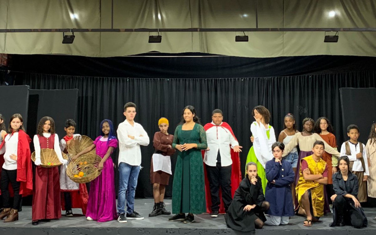 A pe&ccedil;a &eacute; interpretada por alunos de teatro de Guapimirim