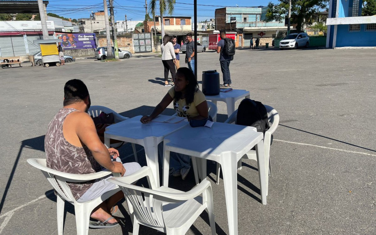 A vice-prefeito Ma&iacute;se Justo disse que o objetivo do gabinete itinerante &eacute; informar &agrave;s pessoas os servi&ccedil;os que a Prefeitura de Queimados oferece, pois muitas das vezes elas desconhecem