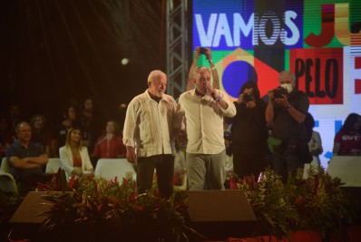 Eleitores de Lula vestem a camisa