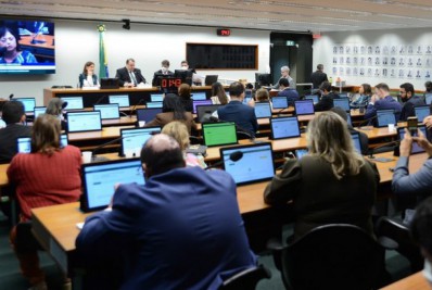 PEC do Piso da Enfermagem é aprovada por comissão especial da Câmara dos Deputados