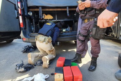 Equipe da Polícia Rodoviária Federal apreende veículo com 29 tabletes de pasta de cocaína
