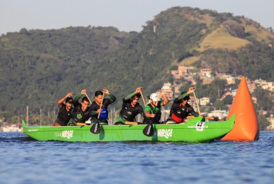 Niteroienses e buzianos ganham na canoa havaiana no estilo maratona 