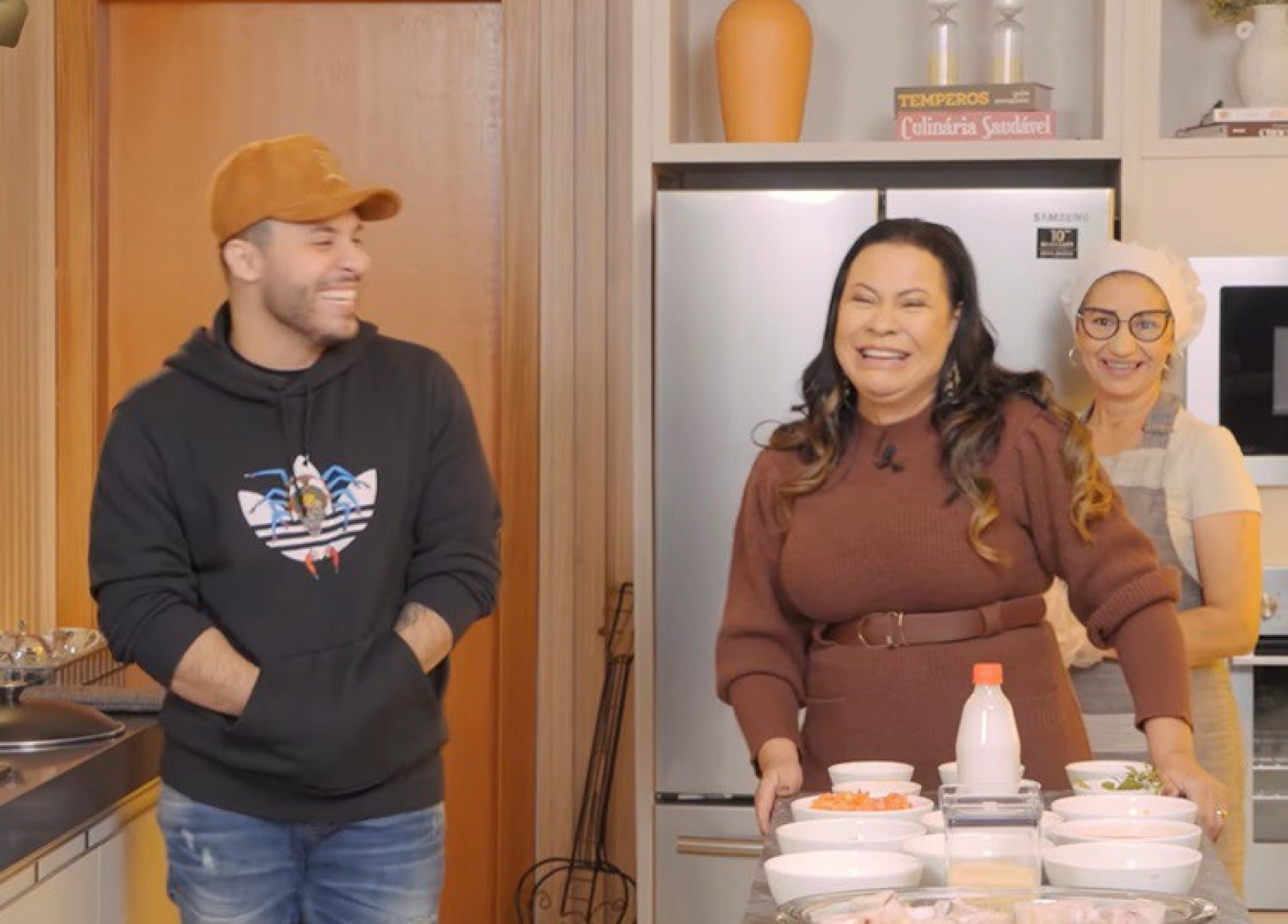  Murilo Huff grava com Dona Ruth para o canal dela no Youtube - Reprodução de vídeo