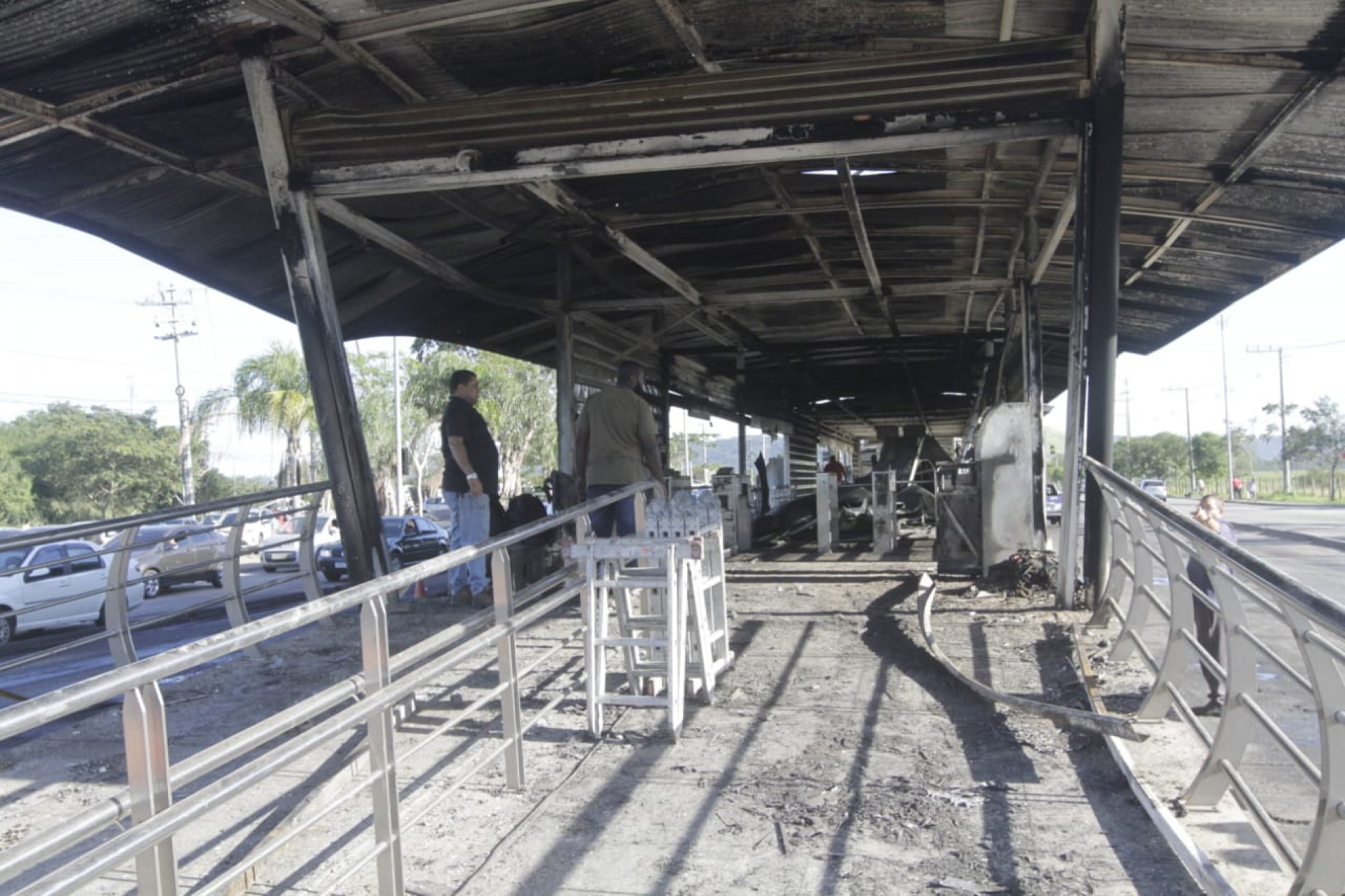Parte da estação do Mato Alto, em Guaratiba, atingida pelo incêndio - Marcos Porto/Agência O Dia