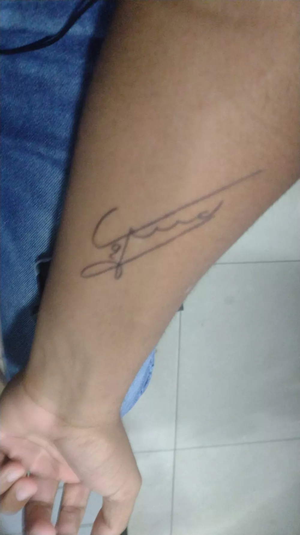 Gandula Jorge Bayer tatuou o autógrafo de Fred em seu braço - Arquivo pessoal