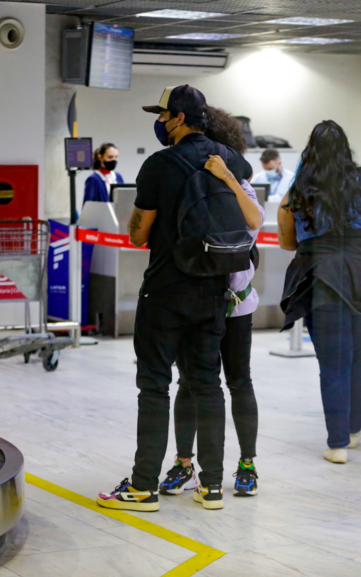 Aline Campos e Jesus Luz desembarcaram no aeroporto Santos Dumont na tarde desta sexta-feira