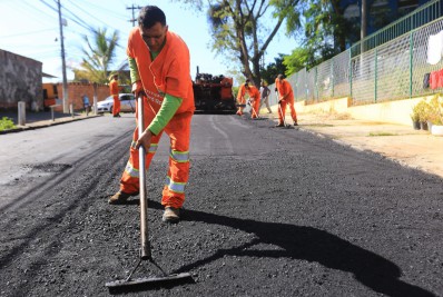 Belford Roxo: Prefeitura concreta e asfalta ruas de Itaipu e Heliópolis