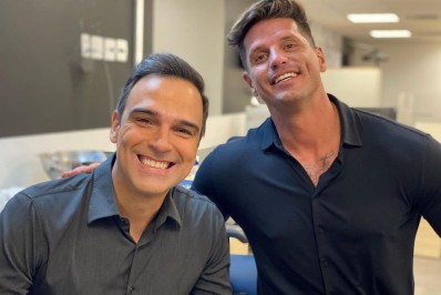 Tadeu Schmidt parabeniza Fernando Fernades após final de 'No Limite': 'Sucesso'