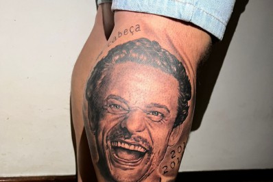 Eterno 9! Torcedor do Fluminense fica oito horas fazendo tatuagem em homenagem a Fred